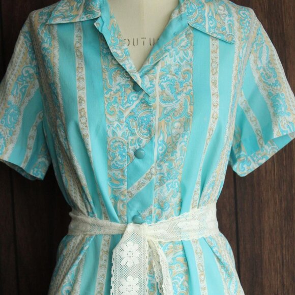 Vintage 1960s Dress, Volup Size in Blue White and Tan, Mod Style - Picture 3 of 10